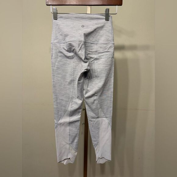 Lululemon sz 4 Gray Striped Leggings - Picture 3 of 5